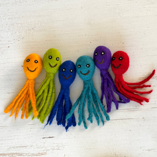 ポップなタコを2匹セットにします