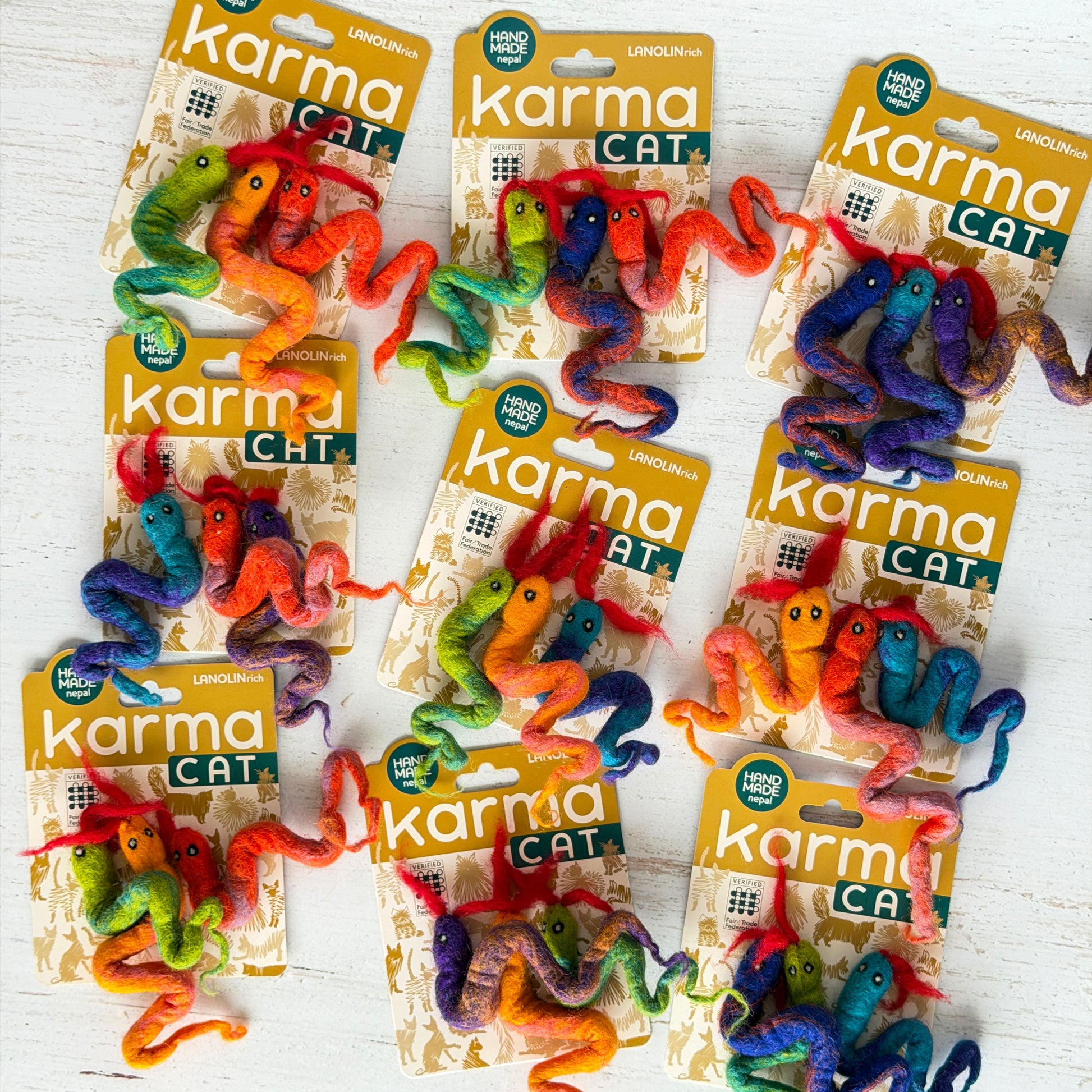 3匹の色の組み合わせはお任せです。どんな色が届くかお楽しみに