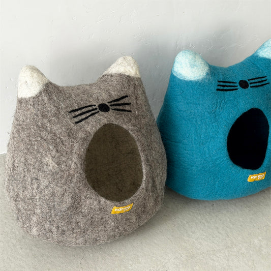 右が青空ねこ、左がグレージュねこ