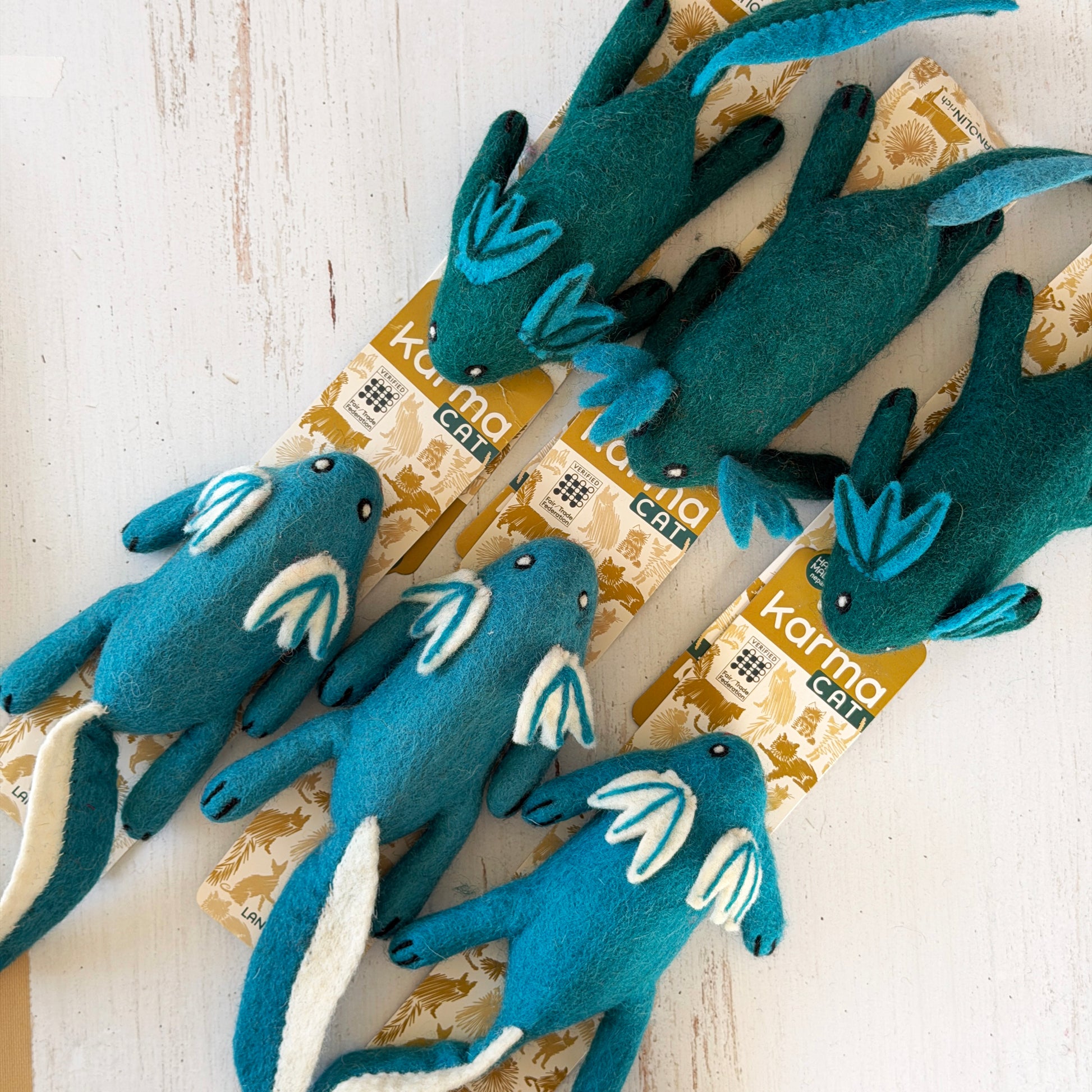 青っぽいのと緑っぽいの、どちらが届くかはお楽しみ